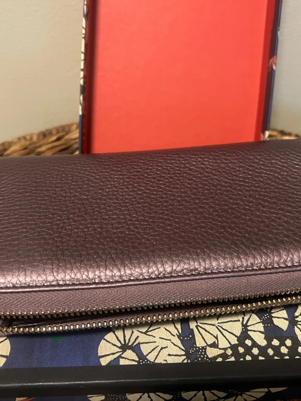 Gucci Metallic Lavender Zip-Around Leather Wallet